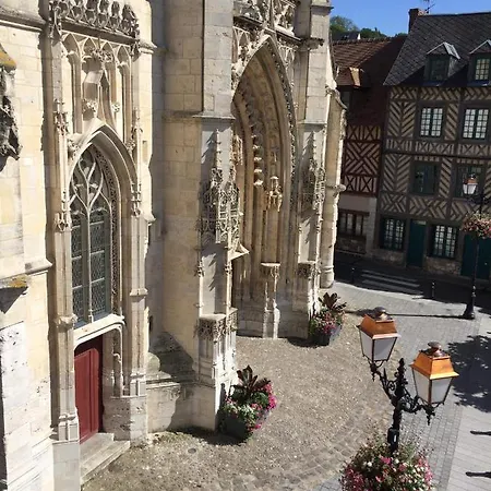 Medicis Avec Garage Holiday home *