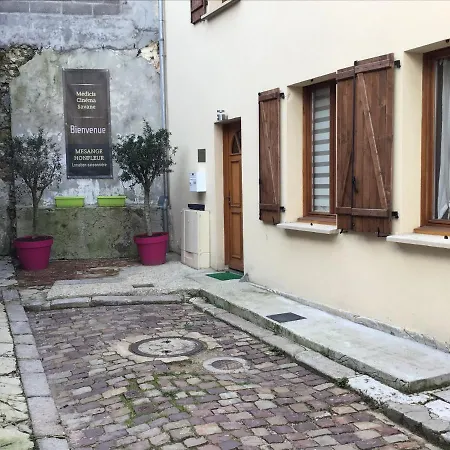 Medicis Avec Garage Holiday home *