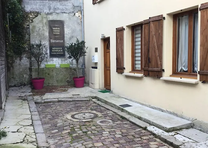 Medicis Avec Garage Holiday home *